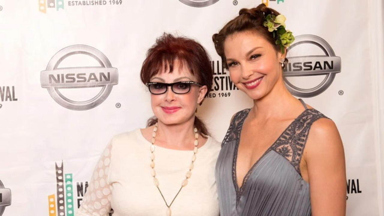 Ashley Judd Reveals Mother Naomi Judd’s Cause of Death | THR News