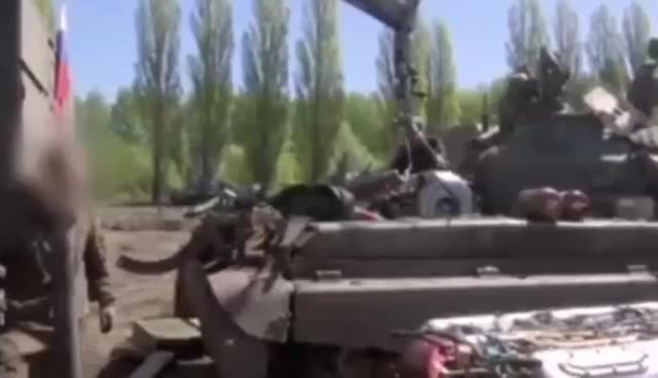 Russian Defense Ministry publishes footage of the combat work of repair units