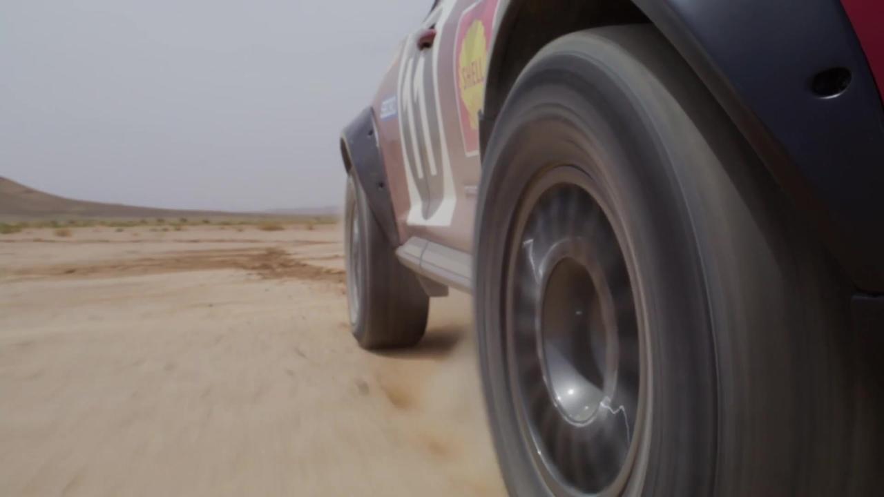 Nissan Juke Rally Tribute Driving in Morocco - Camera Grip