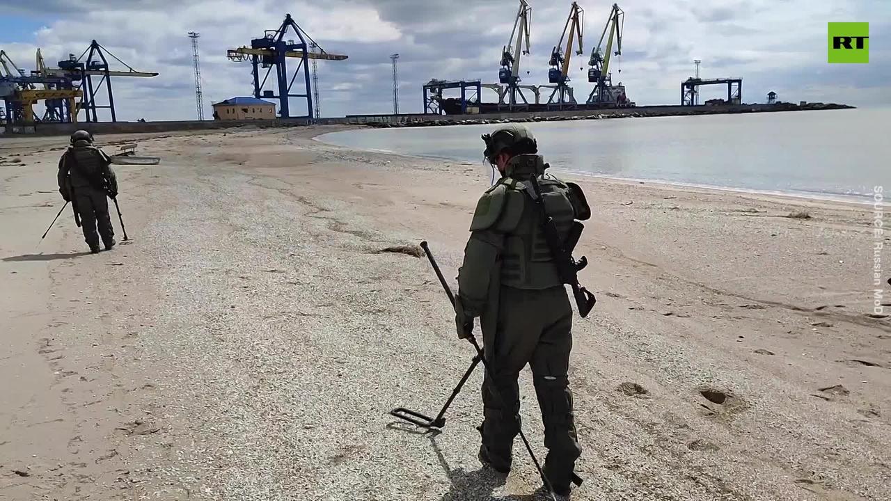 Russian Army engineers demine coastline near port of Mariupol