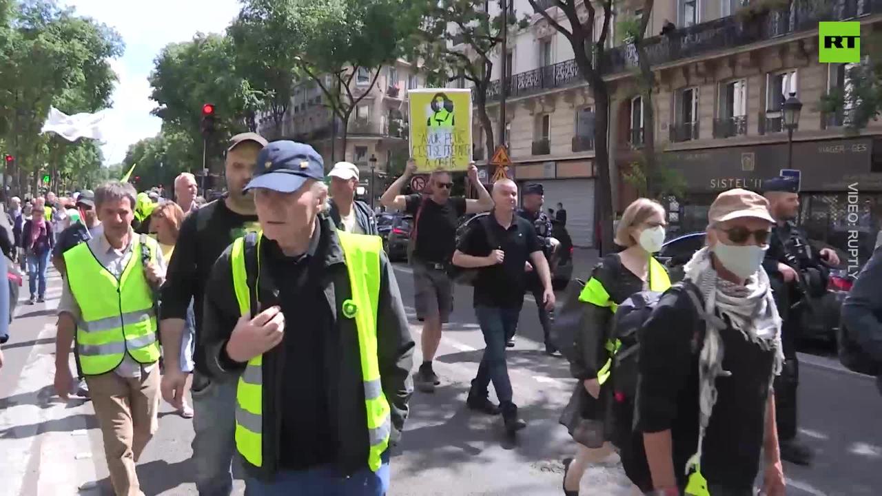 Yellow Vests protest against Macron policies