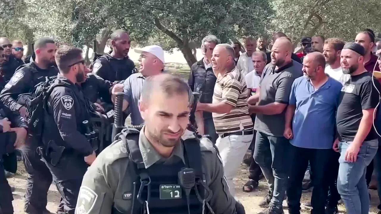 Israeli police, Palestinians clash ahead of flag march