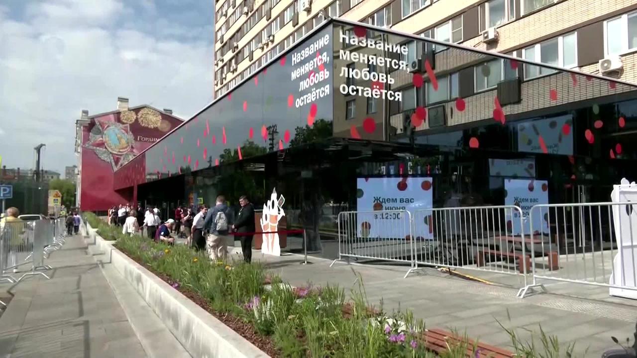 Protester disrupts launch of Russia's 'new McDonald's'
