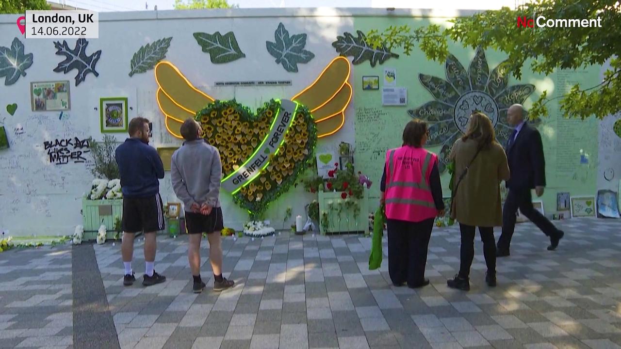People lays flowers for the victims of the 5 years ago Grenfell Tower fire