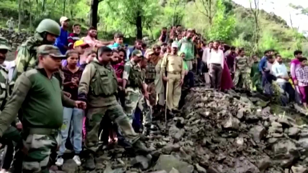 Landslide kills truck driver in Indian Kashmir