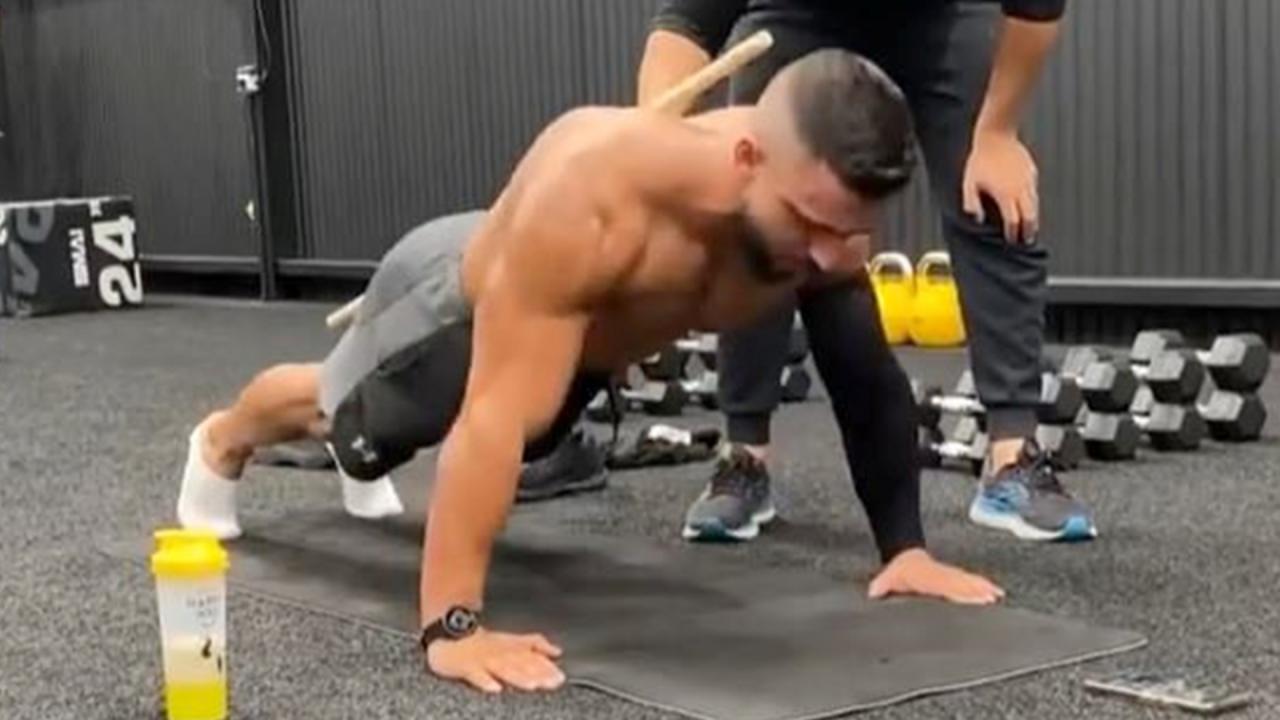 Man completes 3,182 push-ups and smashes world record