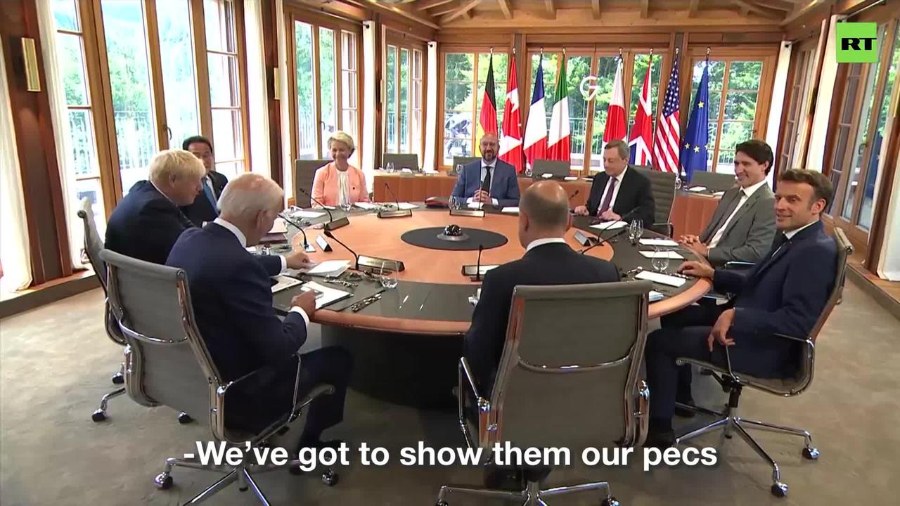 ‘Tougher than Putin’ | BoJo and Trudeau joke about exposing their 'pecs'