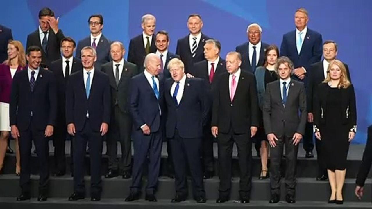 PM stands between Biden and Erdoğan for NATO photo