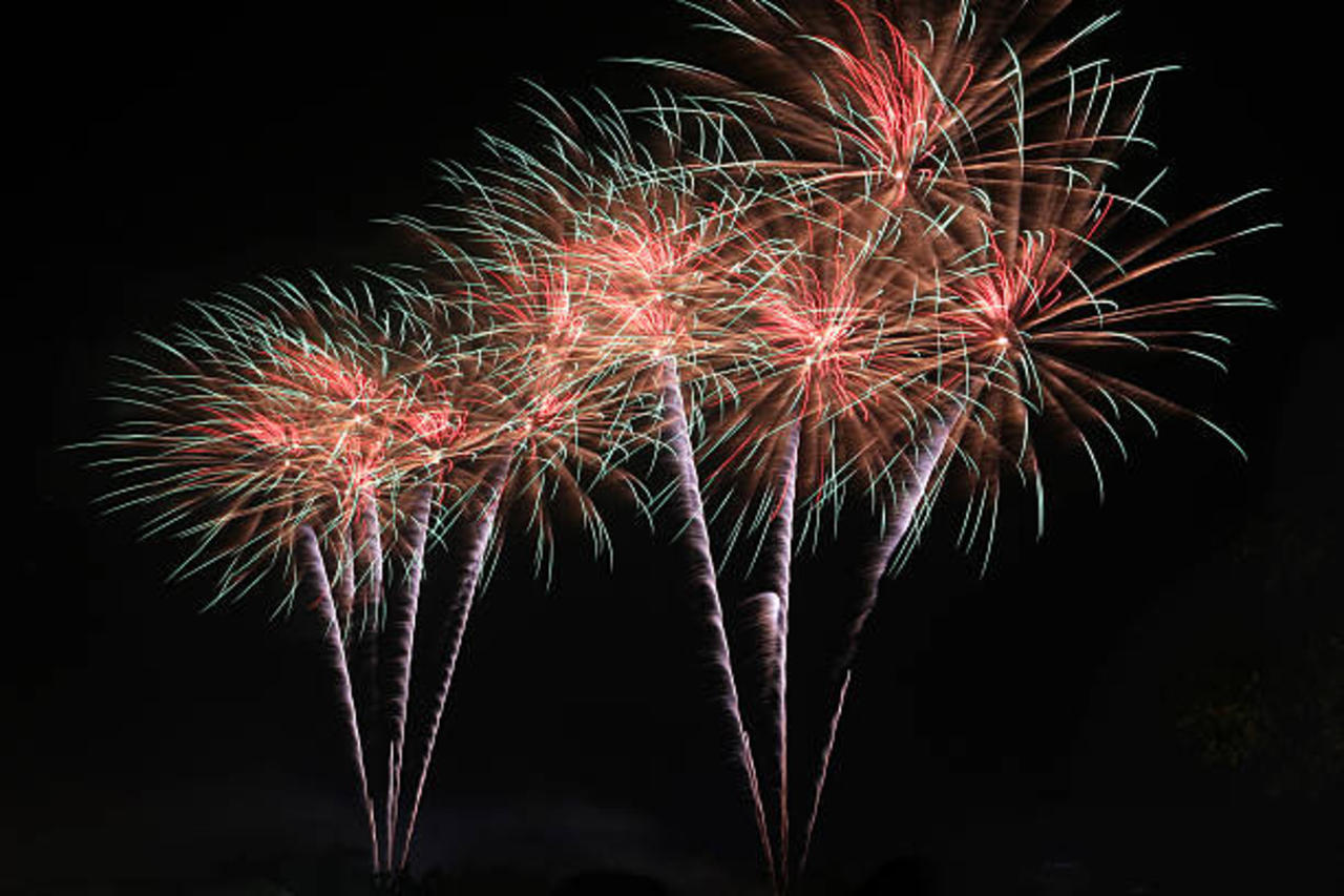 How Fireworks Explode in 5 Steps