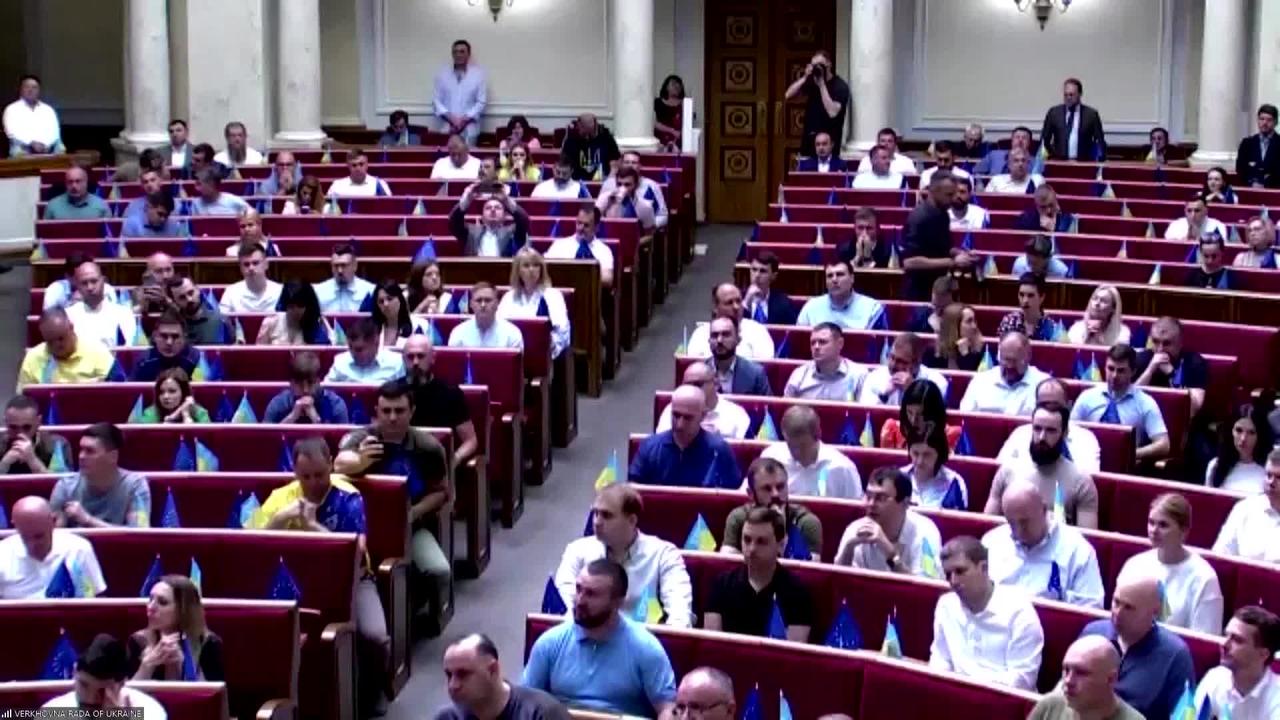 Odesa strike: Ukraine lawmakers observe silence