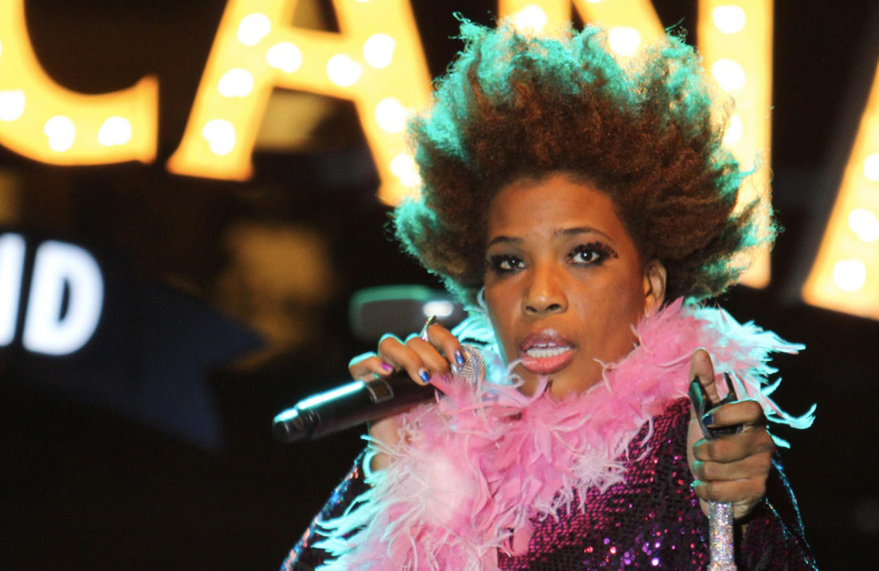 Macy Gray says changing your body parts doesn't make you a woman