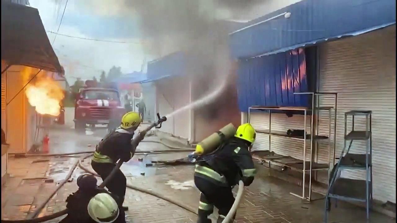 Firefighters battle blaze after shelling in Sloviansk