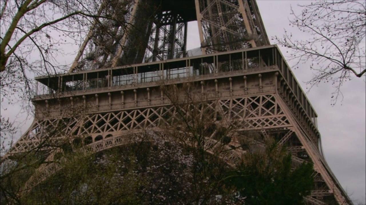 Report Claims the Eiffel Tower Is Rusting and in Need of Repair