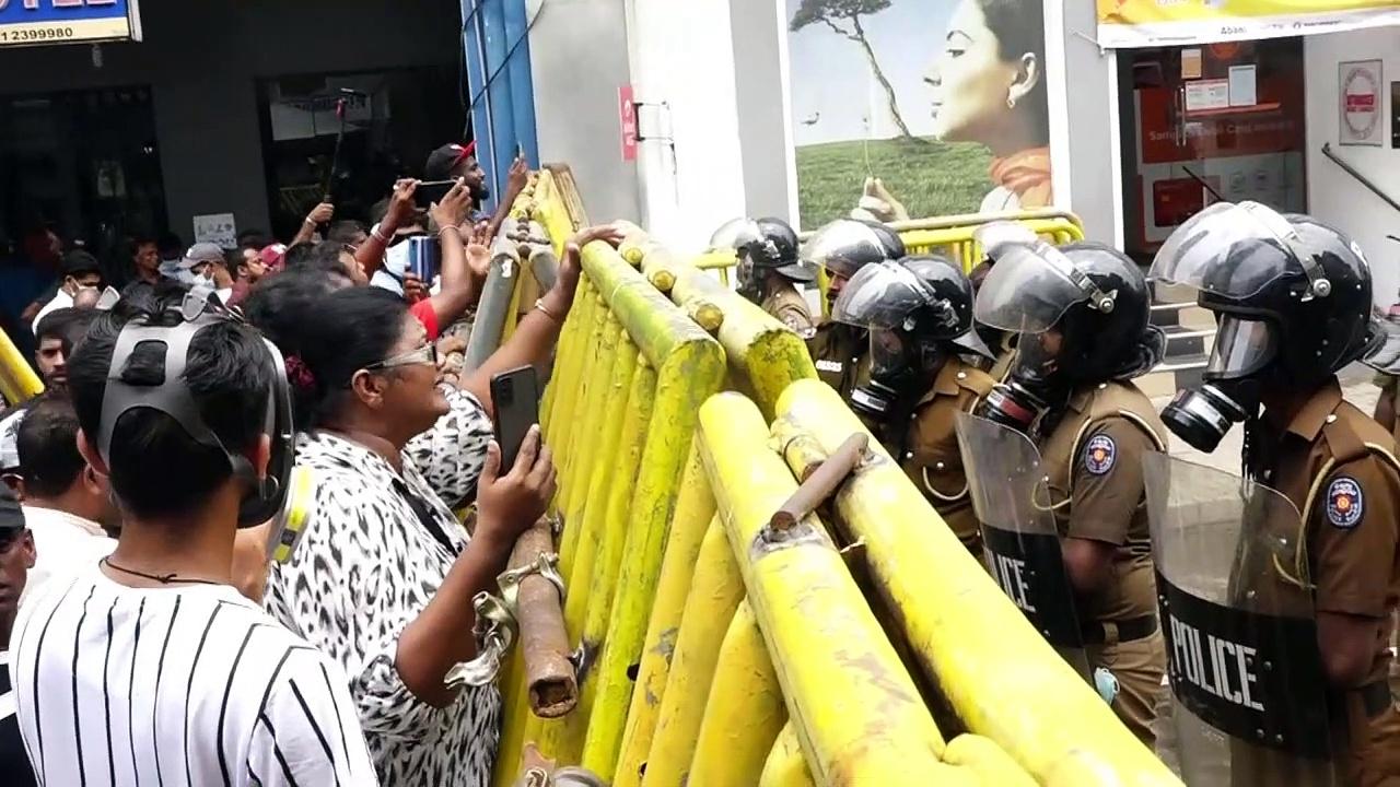Protestors storm Sri Lankan President's palace