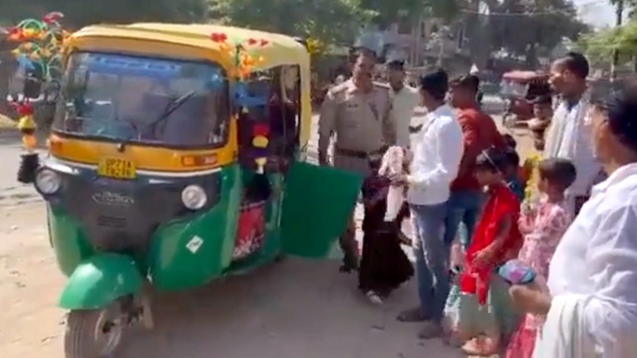 Police discover 27 passengers inside small autorickshaw stopped for speeding