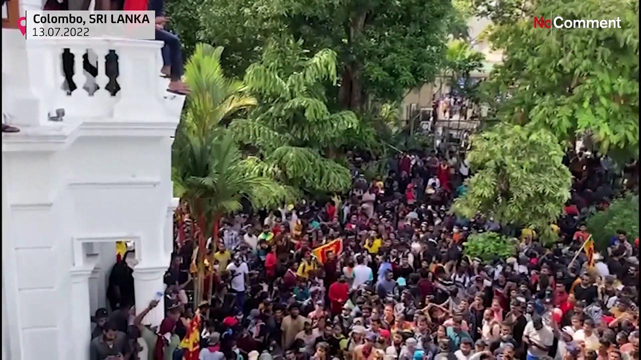 Protesters in grounds of Sri Lankan prime minister's office