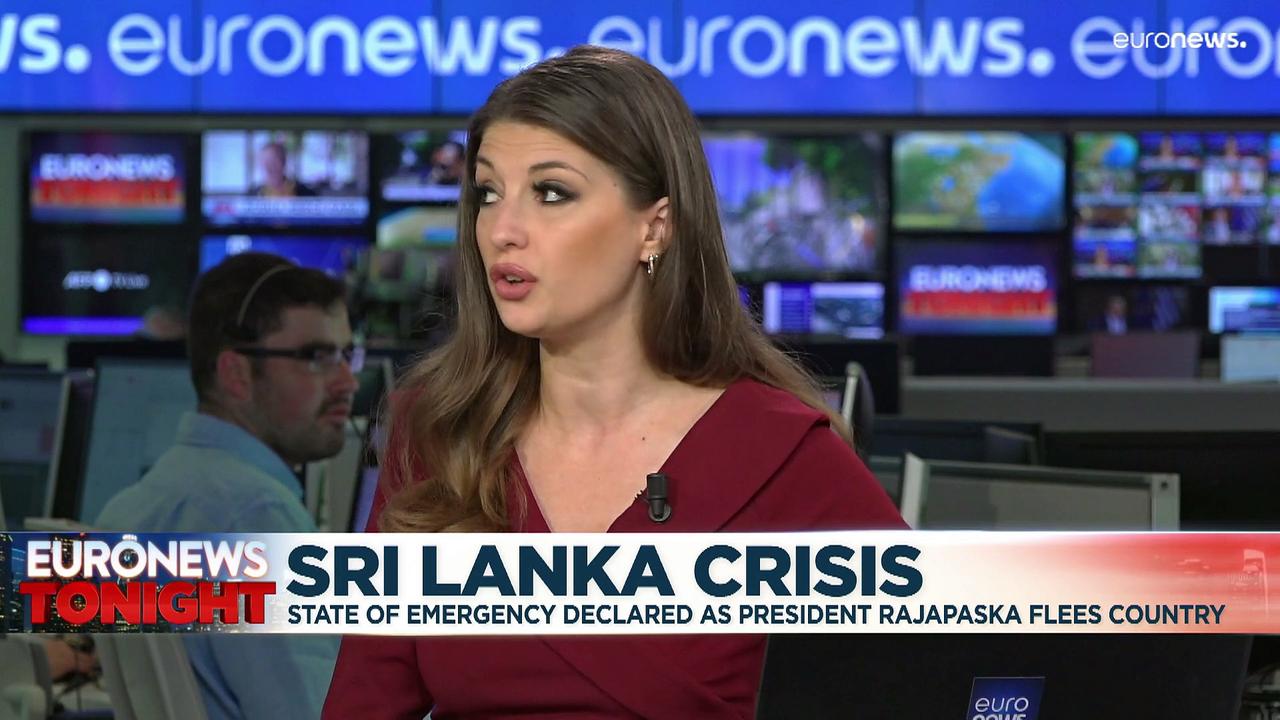 Sri Lanka: Crowds demand PM's resignation, hours after president flees