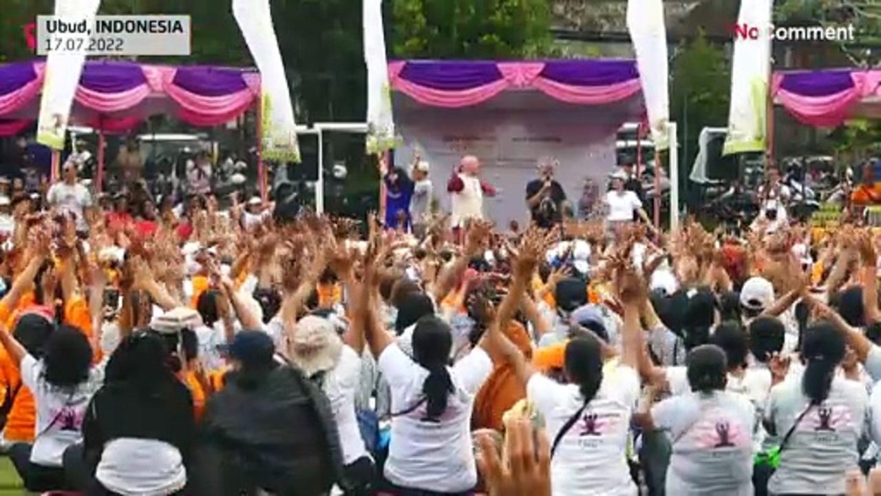 Laughing matter: Thousands of Bali yogis join mass chuckle