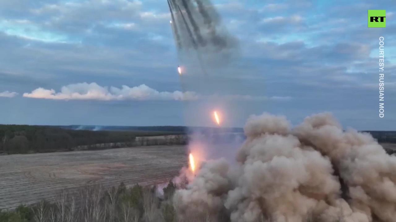 Russian 'Hurricane' takes out Ukrainian howitzer warehouse