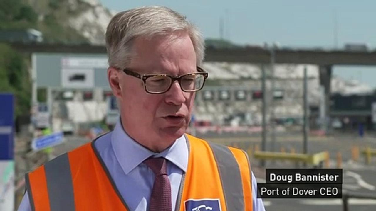 Dover: Backlog decreases as French border officers turn up