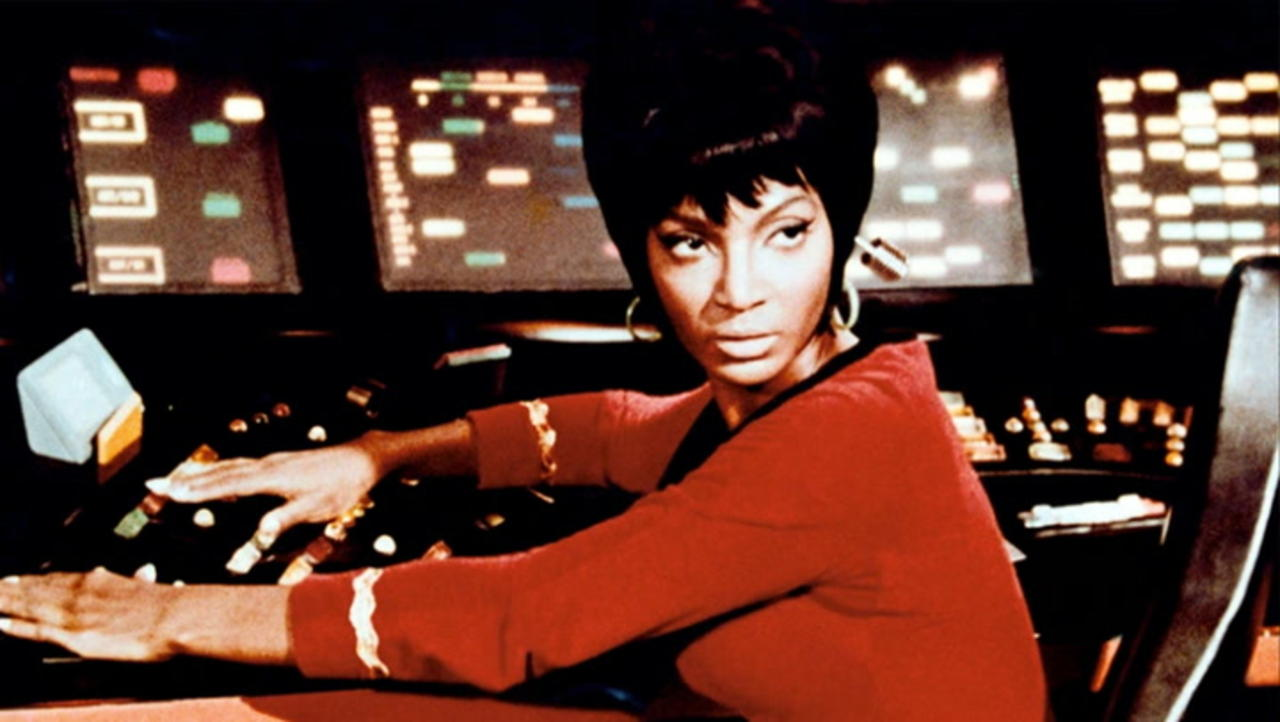 Nichelle Nichols, Lieutenant Uhura On 'Star Trek', Dies At 89 | THR News