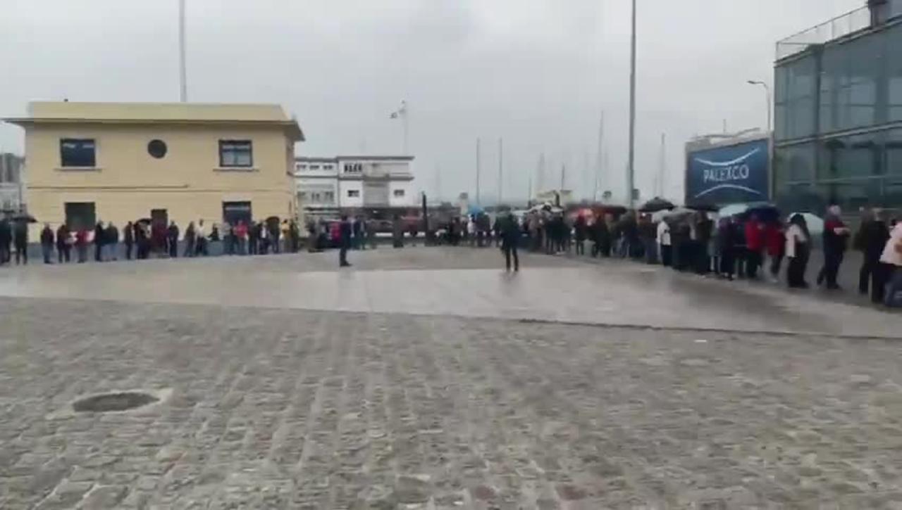 VOX peta el bastión del PP (Galicia) Más de 2 mil personas se quedan fuera (1)