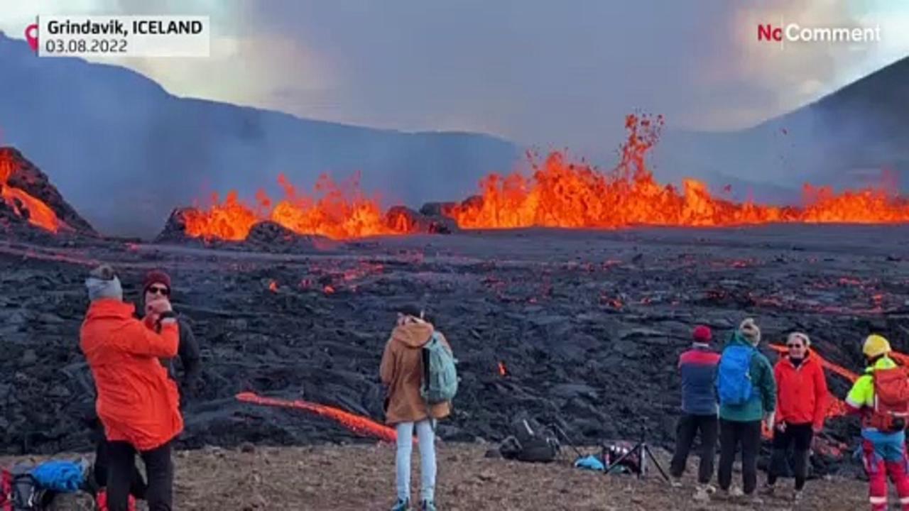 New eruption of a volcanic fissure near the Icelandic capital