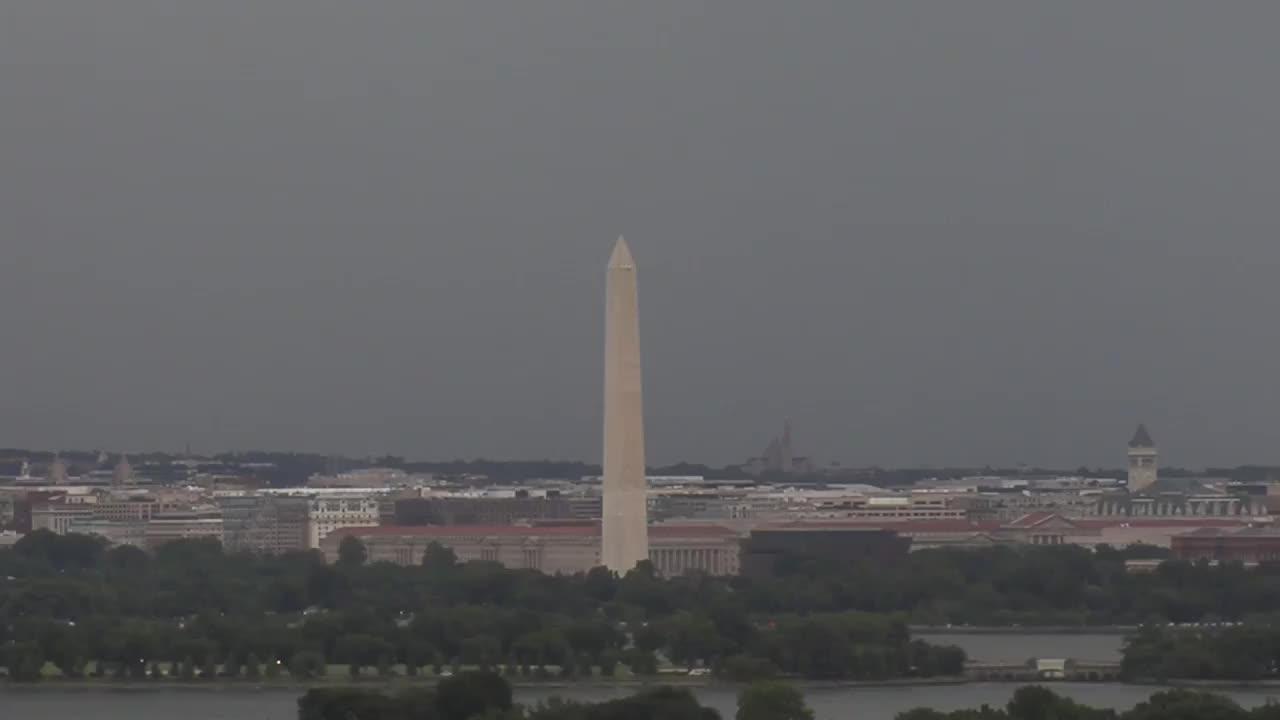 Apparent lightning strike near the White House, two dead