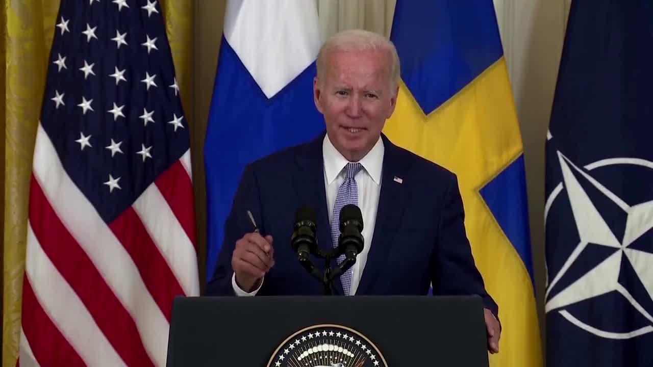 Biden signed documents endorsing Finland and Sweden to join NATO