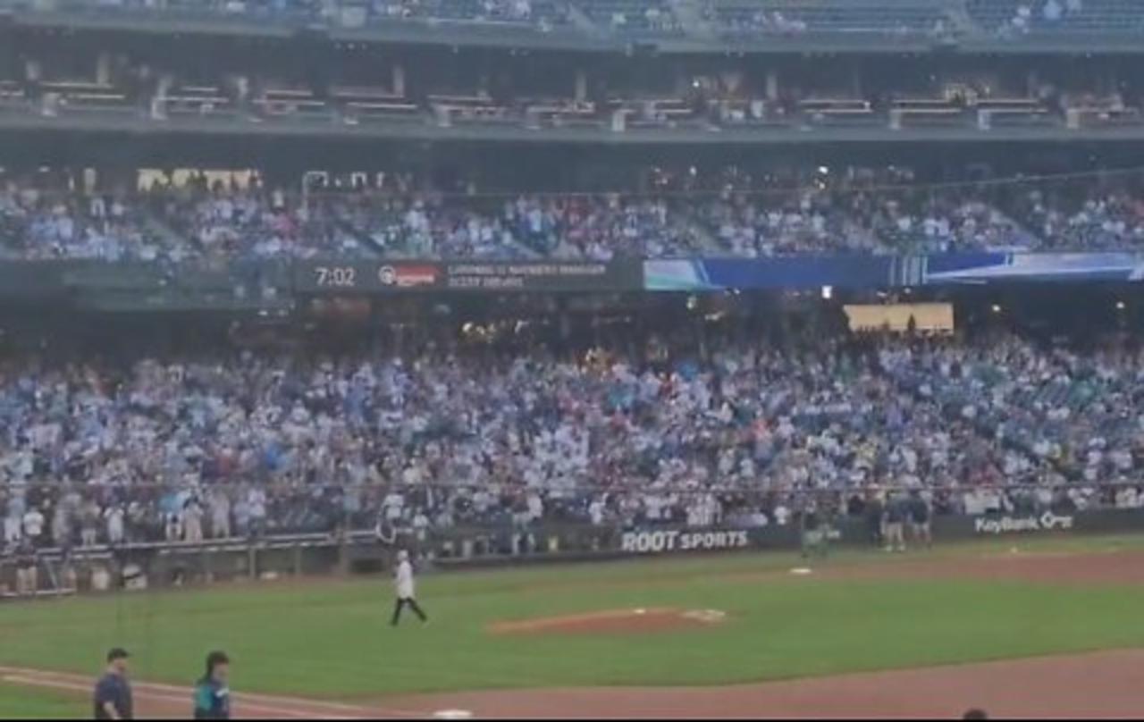 Mariner Fans BOO Fauci As He Throws First Pitch