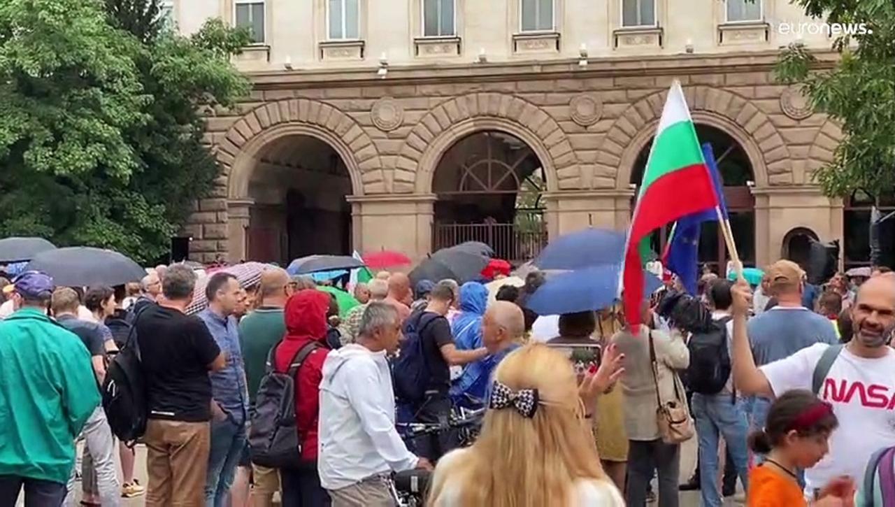 Hundreds join anti-Gazprom protest in Bulgaria