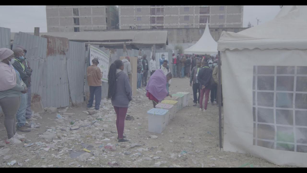 Kenyan Mother with Child on her Back Finally Casts Her Vote in Kenya's 2022 General Elections