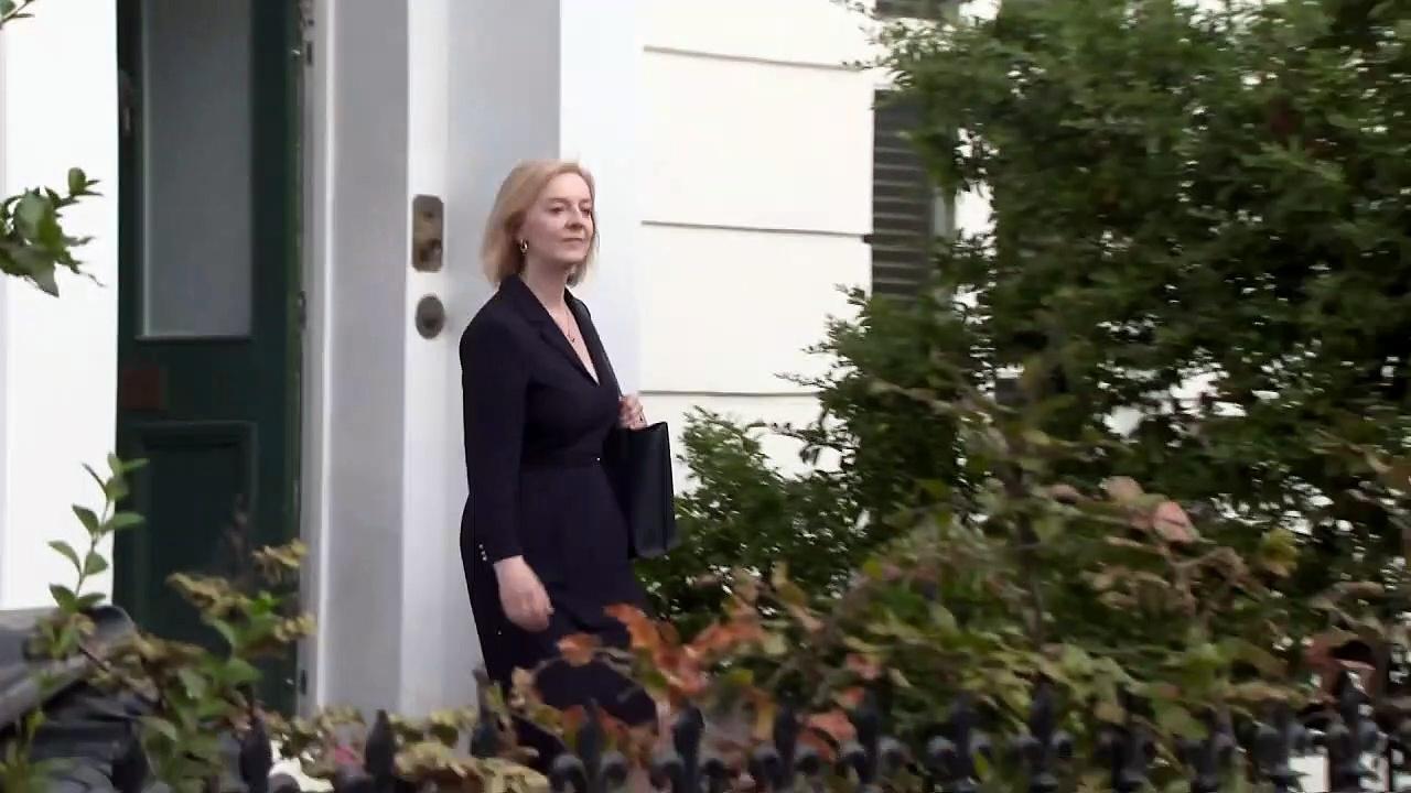 Liz Truss questioned over government 'leadership void'