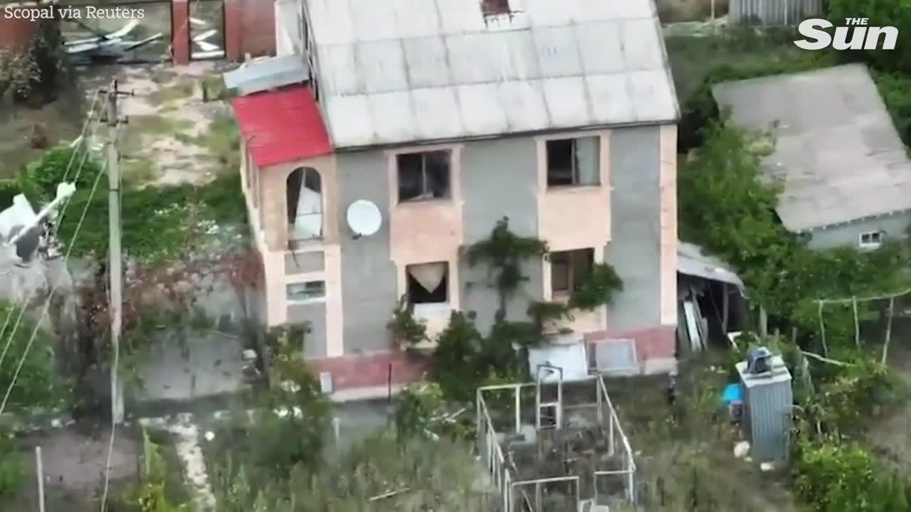 Russian soldiers flee for their lives after Ukrainian Army free Donetsk settlement with Autel drones