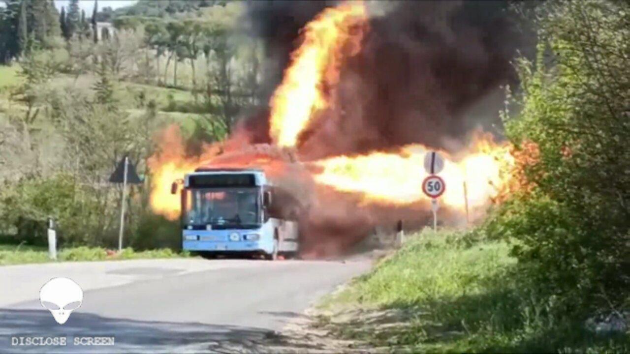 Hydrogen powered bus sets on fire in Perugia, it goes off like a giant firework.