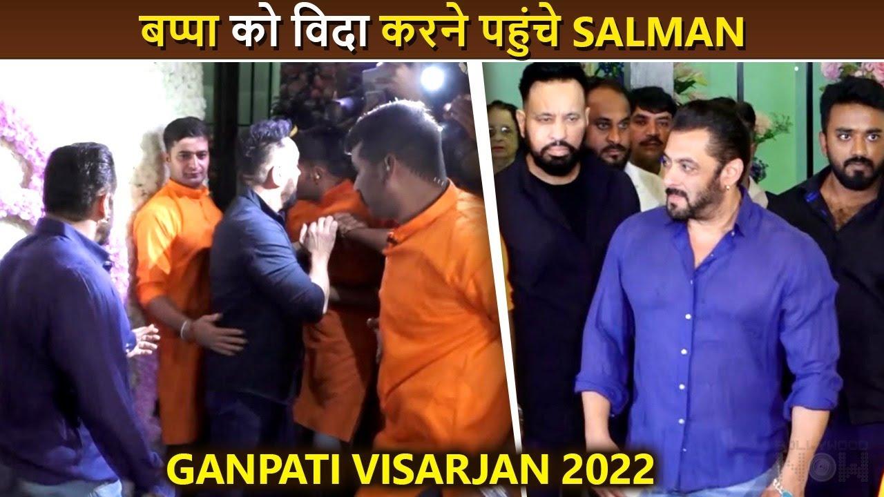 Salman Khan Gets Mobbed As He Arrives At Sister Arpita's Ganpati Visarjan 2022