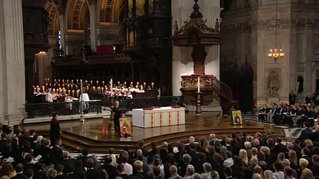 PM gives Bible reading at Queen memorial service