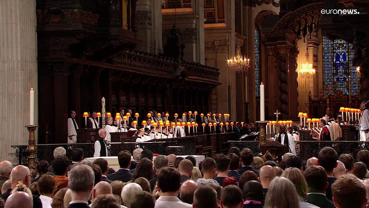 Thousands attend Queen Elizabeth II's remembrance ceremony at St Paul's Cathedral