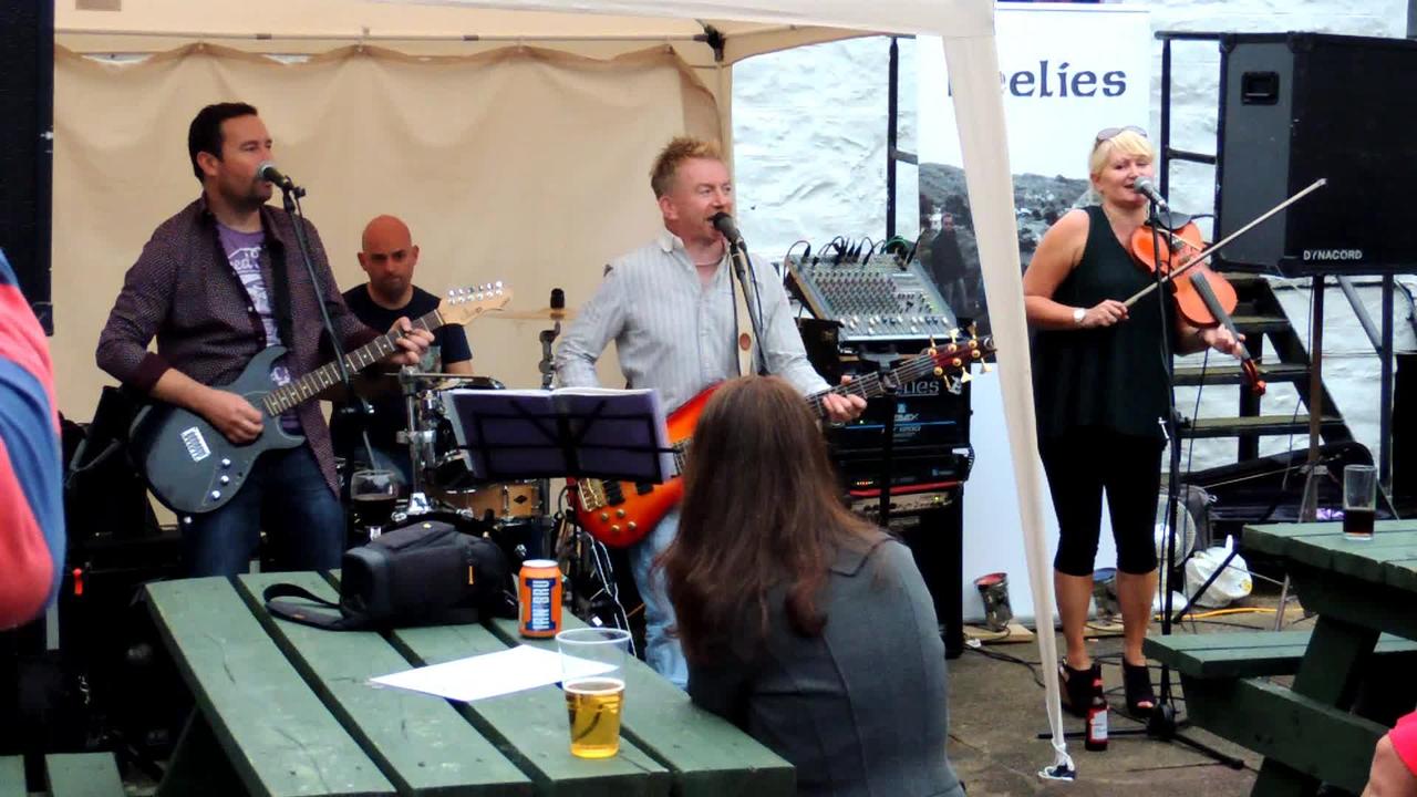 The Keelies Sing, "Shang-A-Lang" at the Tarbert Music Festival in 2016.