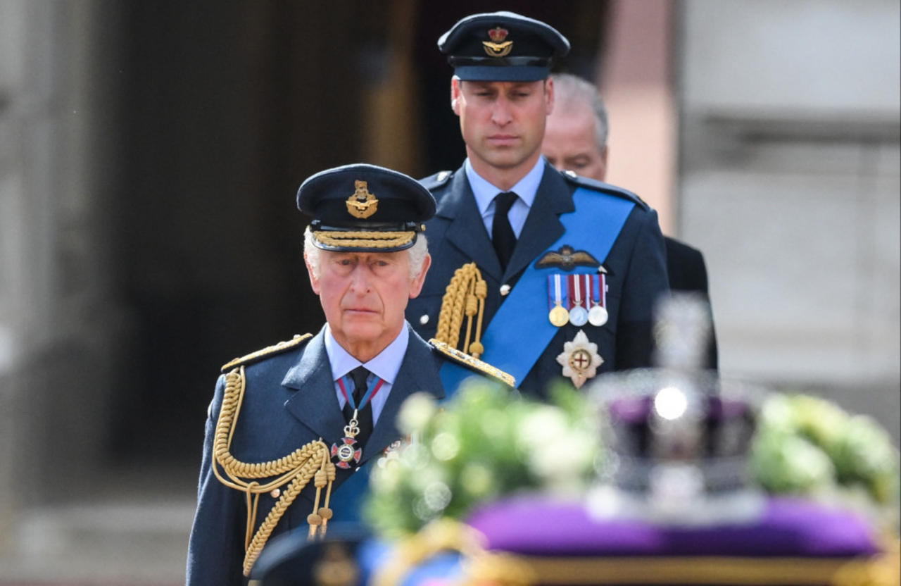 Queen Elizabeth leaves Buckingham Palace for the final time as coffin transported to Westminster Hall
