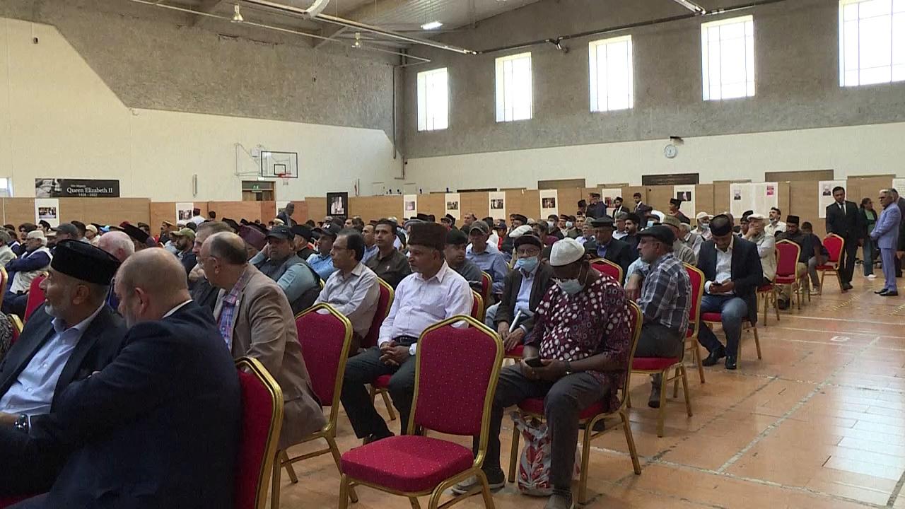 Biggest mosque in London holds remembrance service for Queen Elizabeth II