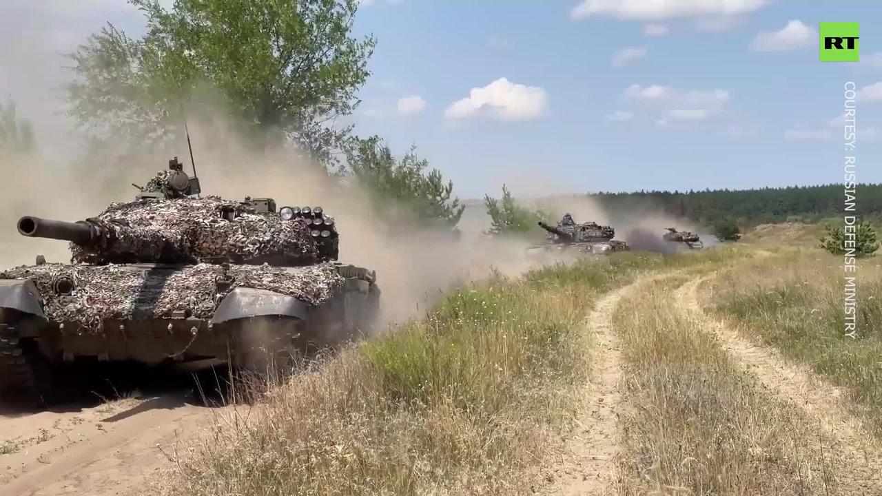 T-72 tank crews destroy Ukrainian military targets