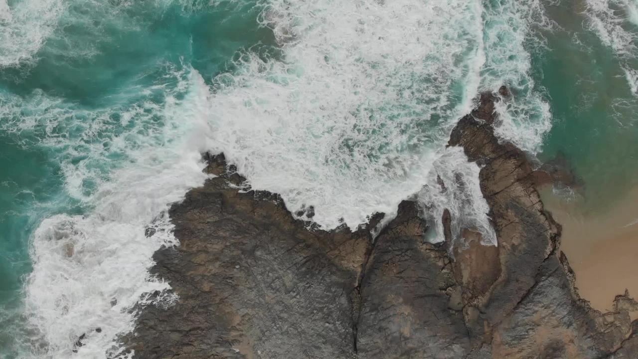 Crashing Waves on rocks 90 minutes of ambient relaxation sounds