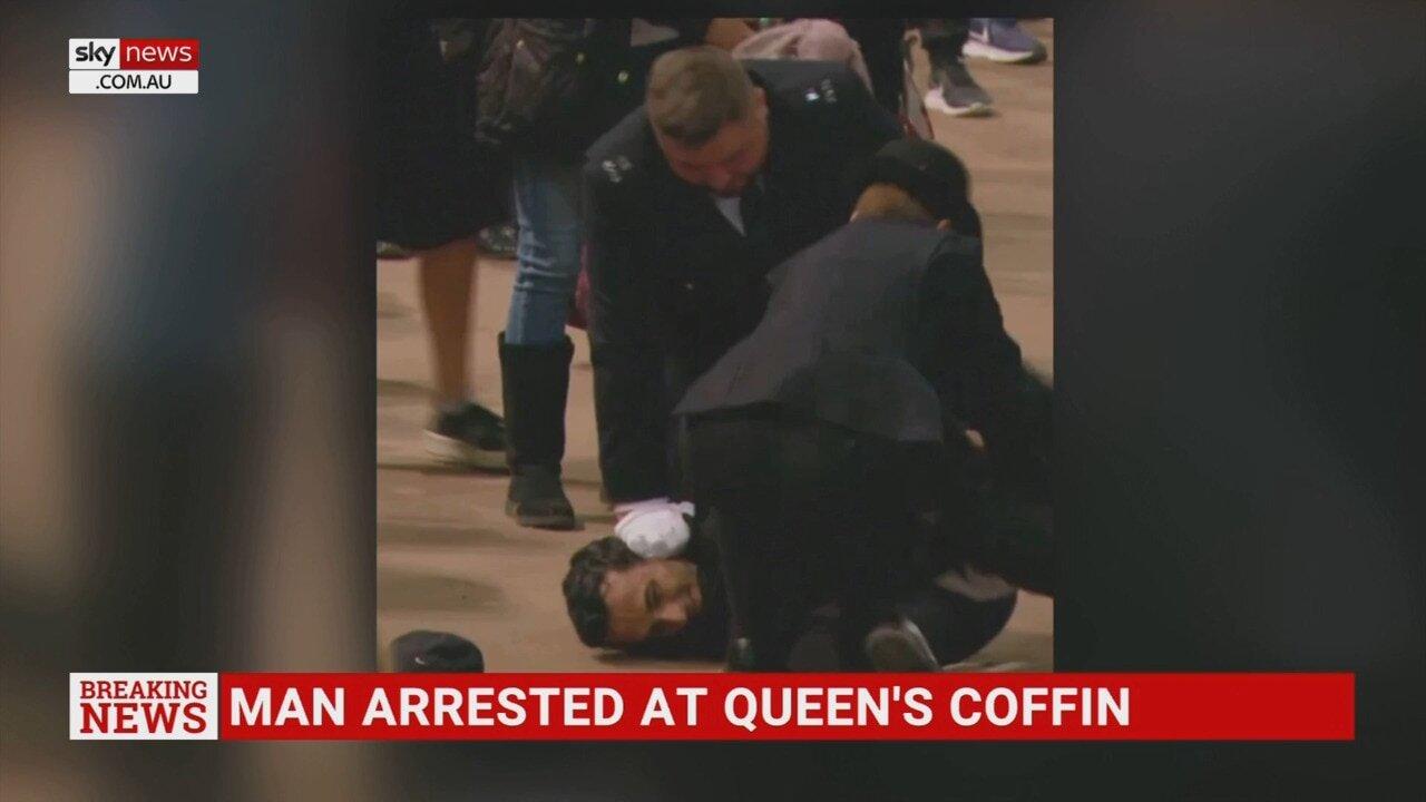 Man arrested after attempting to touch the Queen's coffin - Sky News Australia