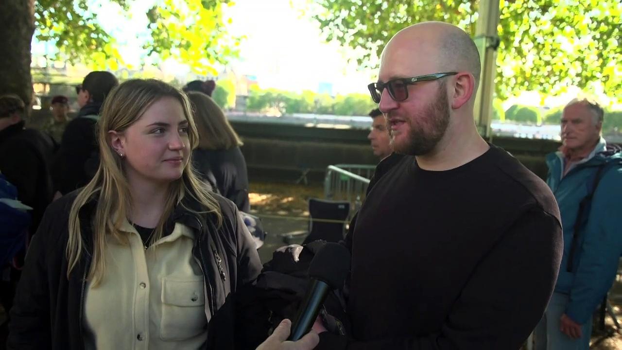 People tell their experiences of queuing for the Queen
