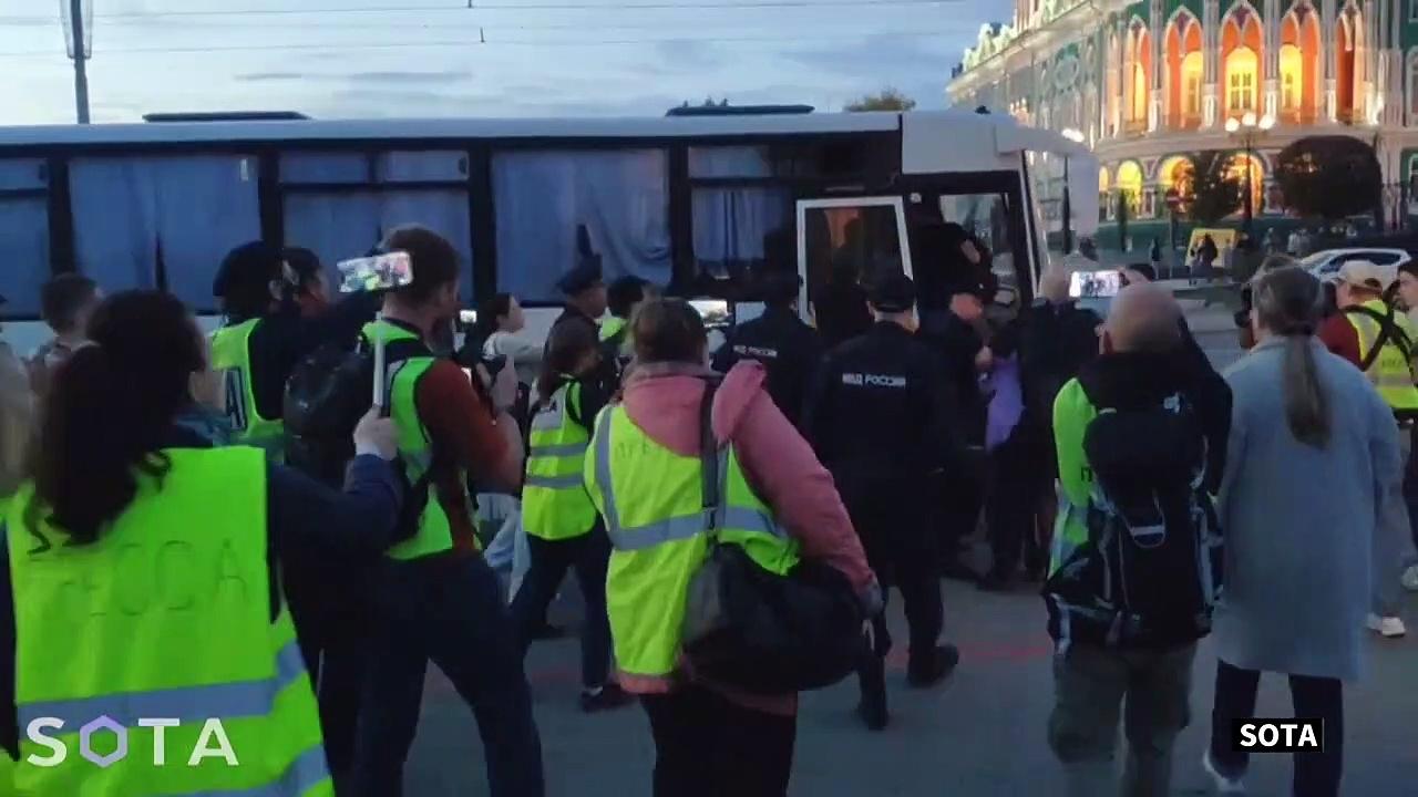 Russian anti-mobilisation protesters arrested