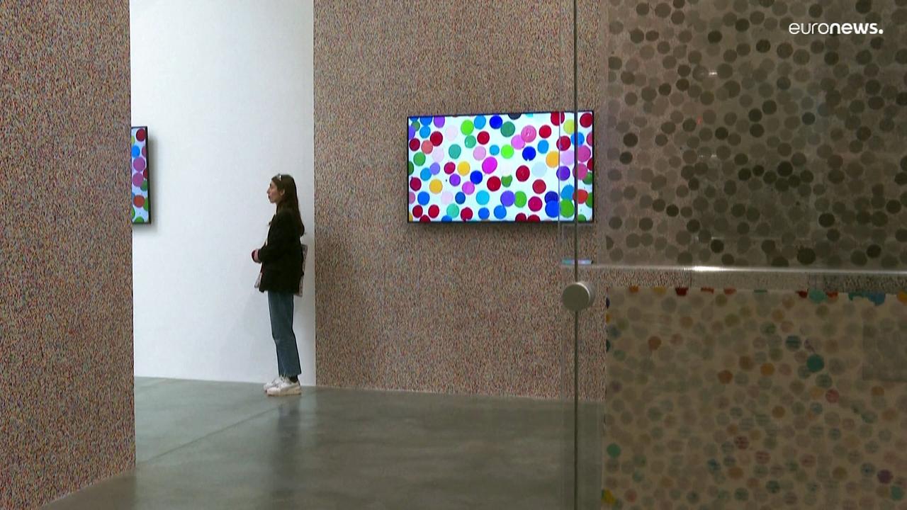 Damien Hirst prepares fire sale of spot paintings at new show
