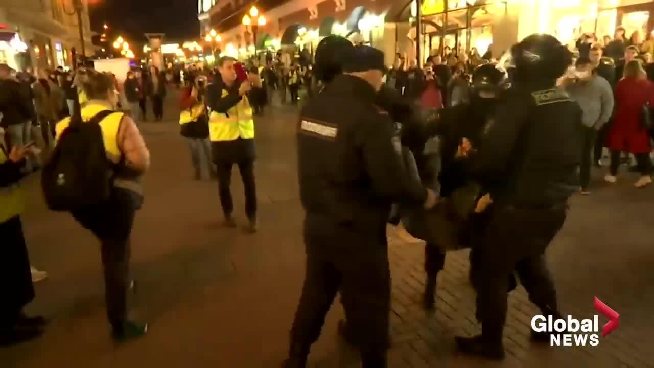 "I won't die for Putin!": Hundreds arrested in Russia during protests against latest mobilization
