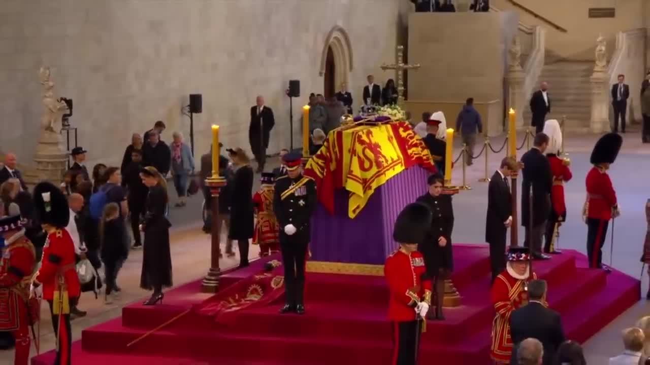 Queen Elizabeth II: Crowd pin-drop silent as Prince Harry and Prince William enter for vigil
