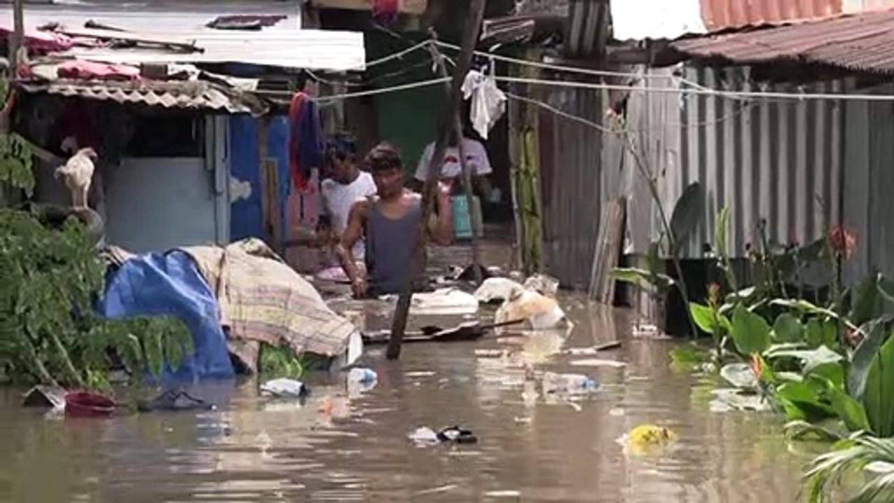 Philippines: Homes flooded by typhoon rains